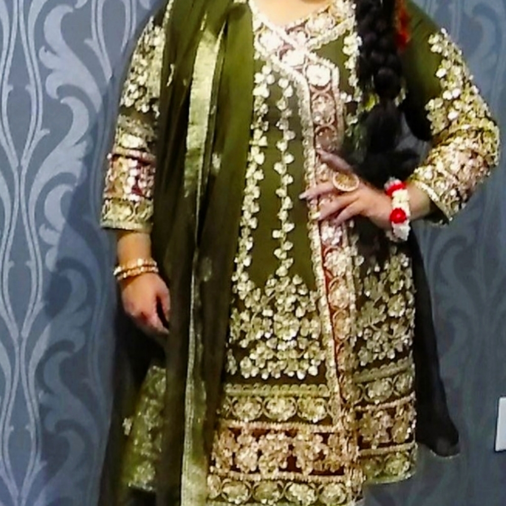 Pakistani mehndi dress